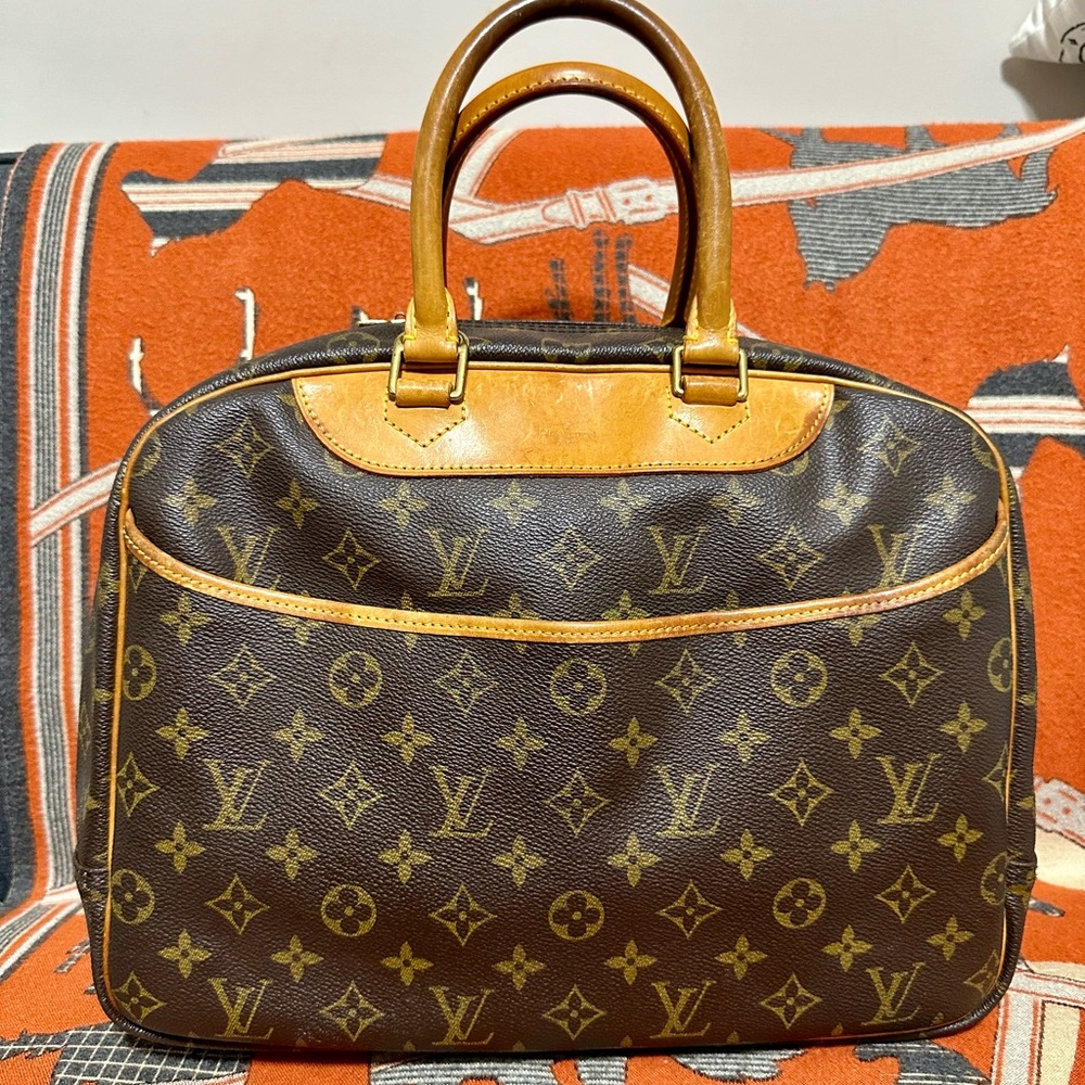LOUIS VUITTON VI1926 ❤️🌟MONOGRAM DEAUVILLE HANDBAG⭐️